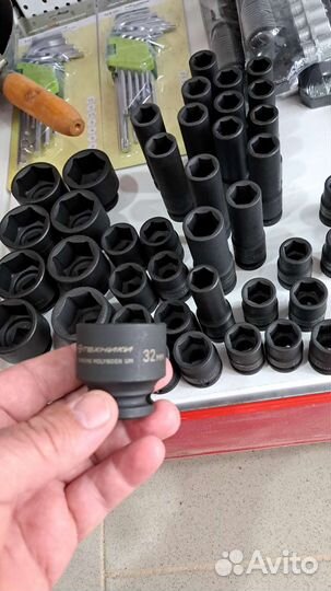 Набор инструментов для авто в чемодане