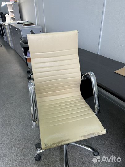 Кожаное кресло бу