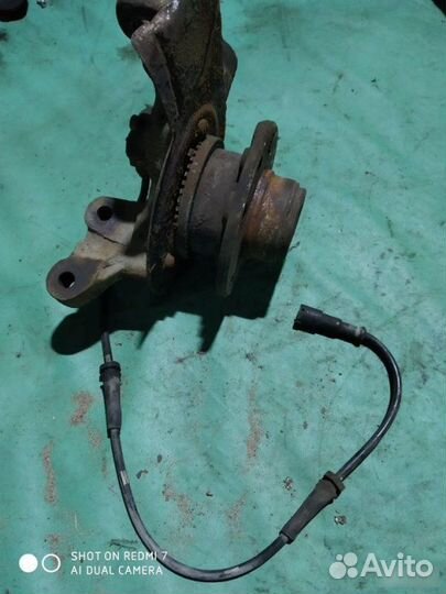 Кулак поворотный передний левый Opel Omega B