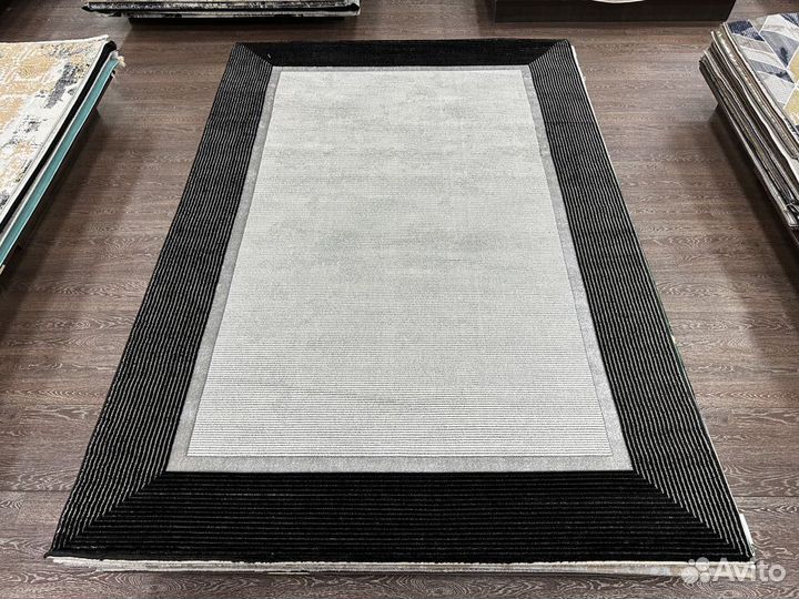 Ковер новый черный 200х290см