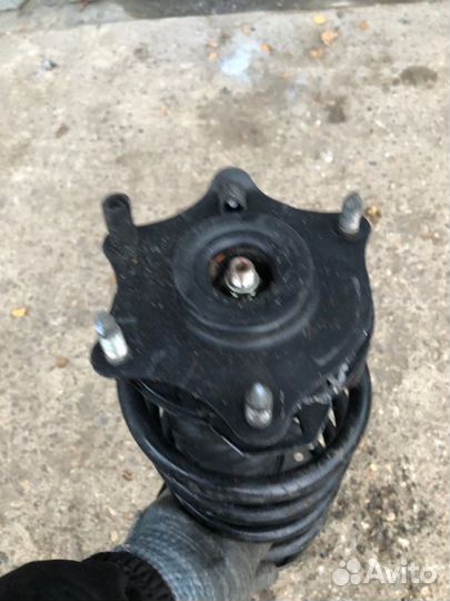 Стойка амортизатора передняя правая Honda Cr-V 3