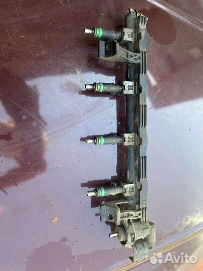 Топливная рампа с форсунками Ford Fusion 1.4