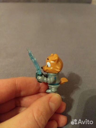 Игрушка из киндера с настоящей лупой