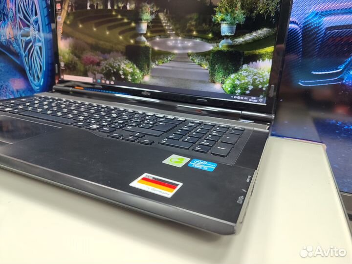 Ноутбук FullHD 17.3