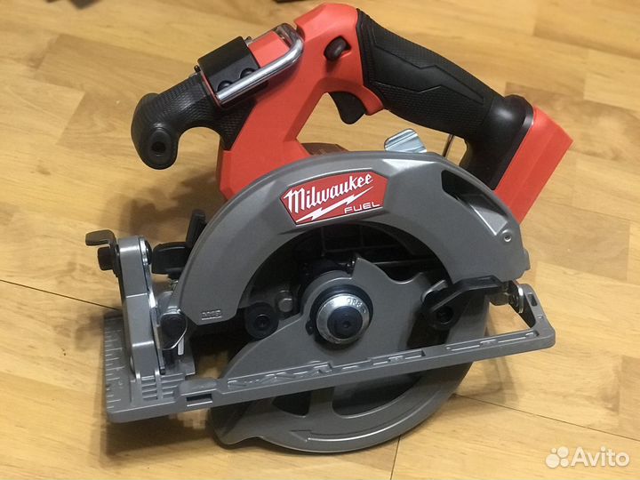 Циркулярная пила milwaukee 2833-20