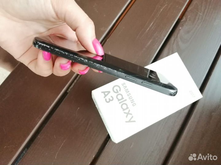 Продам Samsung galaxy a3 2017