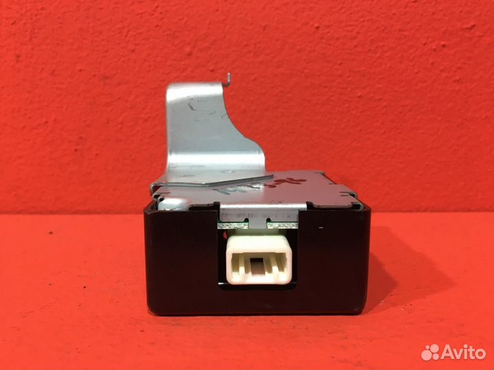 Блок управления центральным замком Toyota Corolla