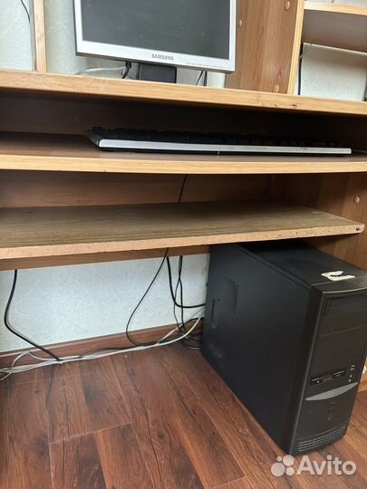 Компьютерный стол