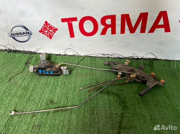 Замок двери задний левый Mitsubishi Rvr N11W 4G63