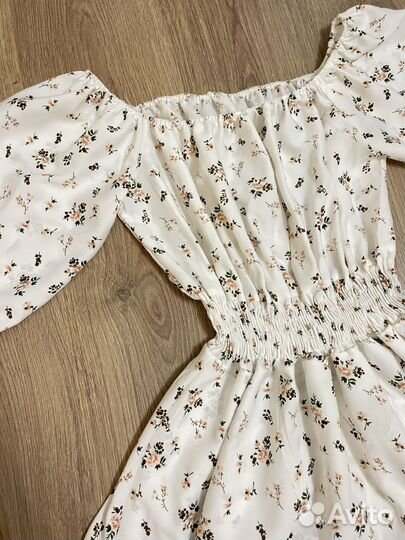 Платье белое в цветочек