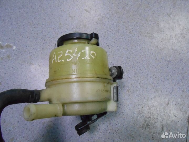 Бачок гур Toyota Camry 30 40 Lexus