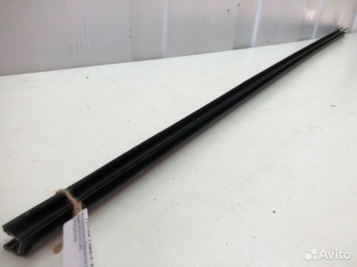 Уплотнитель (бархотка ) передний правый Opel