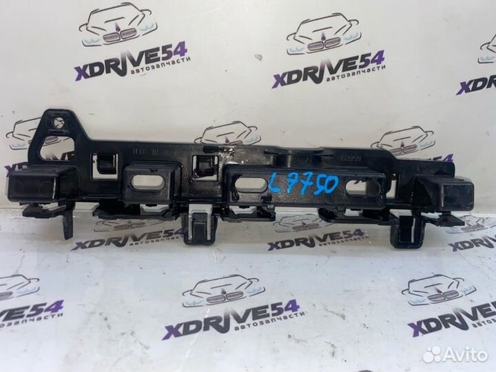 Кронштейн порога левый Bmw 520D G30 B47D20A 2017