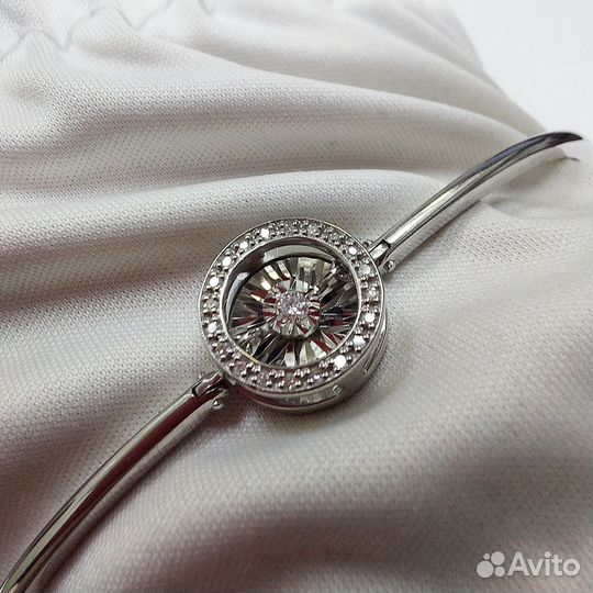 Золотой браслет с камнем