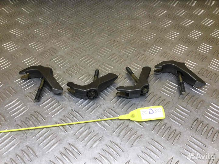 Скоба (кронштейн) крепления форсунки Nissan Terran