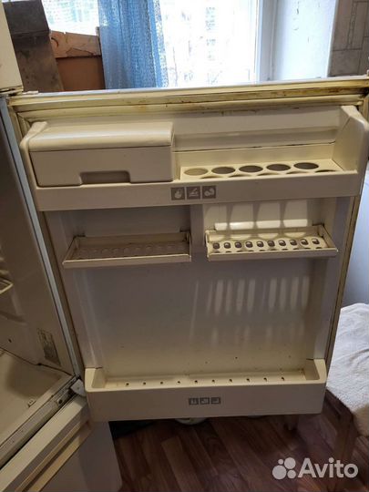 Холодильник Stinol 3 камеры