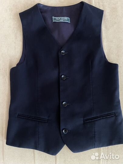 Костюм тройка для мальчика 146 состояние отл