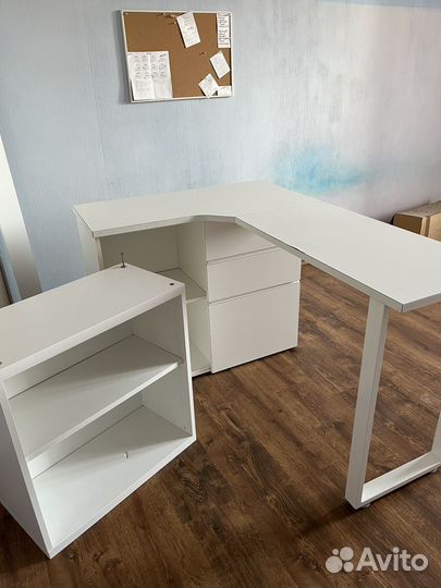 Письменный / компьютерный стол IKEA с полками б/у