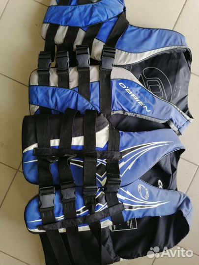 Спасательный жилет