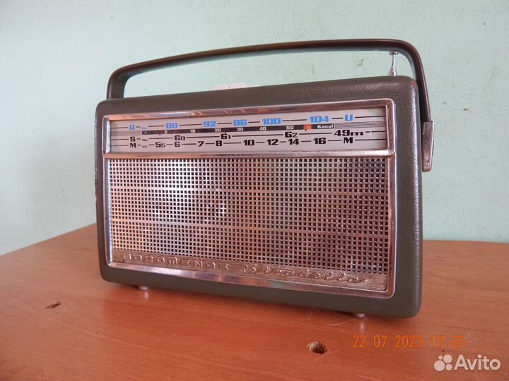 Продам антикварный р/приёмник nordmende stradella