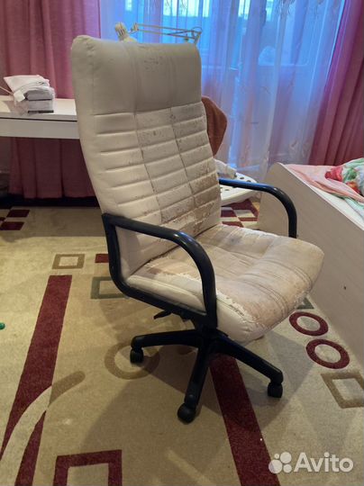 Кожанное кресло