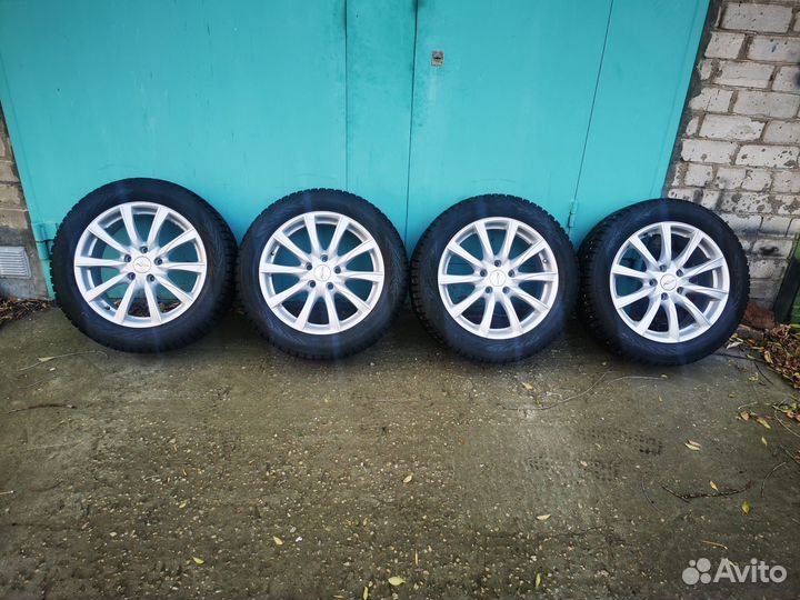 Новые зимние колеса R 17 215/55 Nokian Tyres