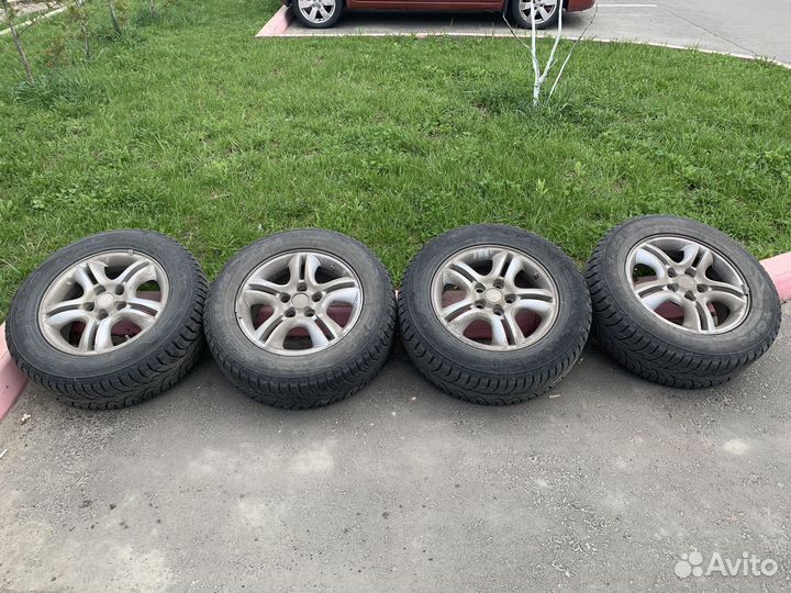Диски Kia sportage r16 5x114.3 с зимней резиной