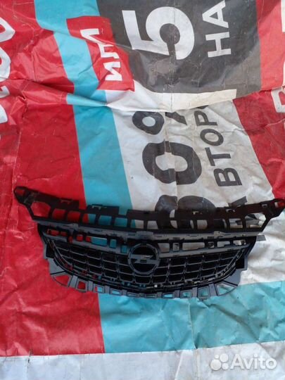 Решетка радиатора Opel Astra J
