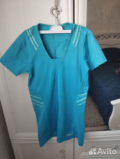 Футболкв Reebok