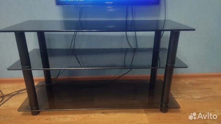 Стеклянная тумба под тв