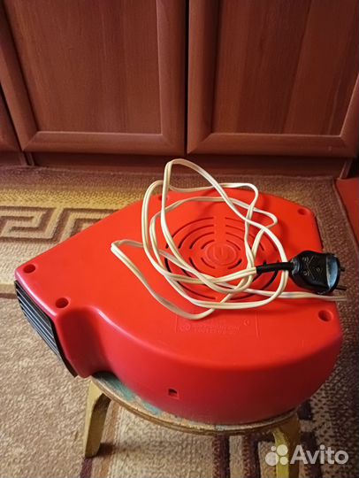 Электрическая сушилка рук 