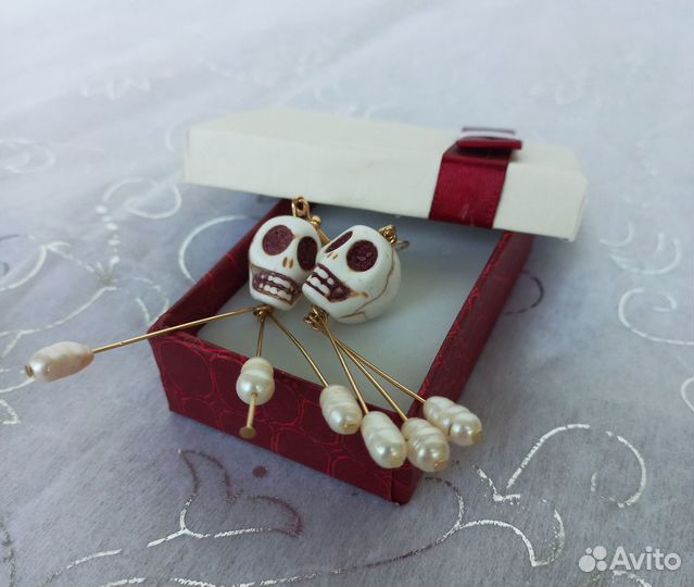 Оберег от сглаза. Серьги с черепом. Нефрит, жемчуг