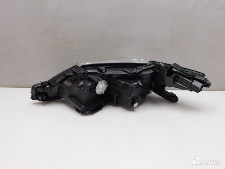 Фара правая Toyota Camry