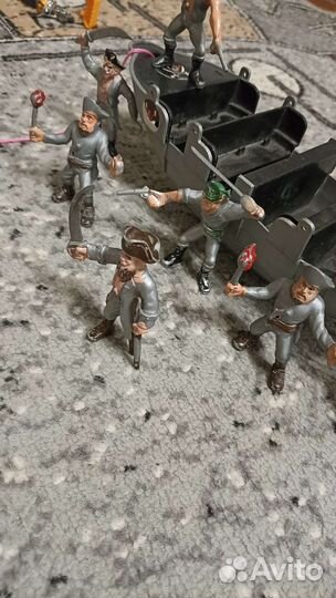 Продам пиратский корабль с пиратами