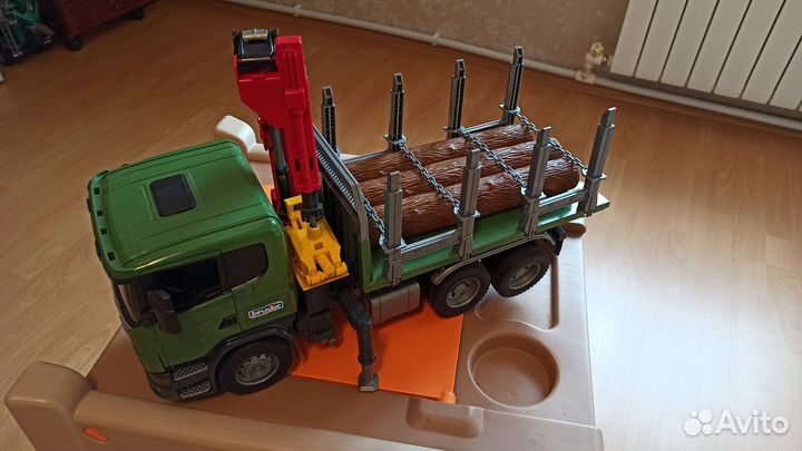 Детская машина лесовоз фирмы bruder