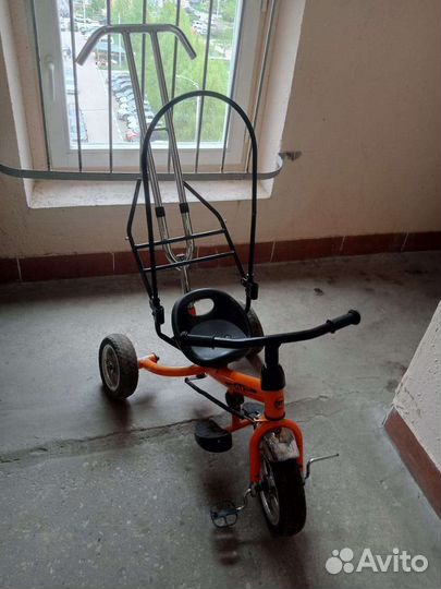 Детский велосипед с ручкой