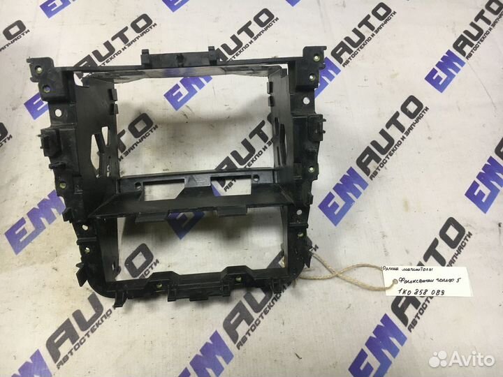 Рамка магнитолы Фольксваген Гольф 5