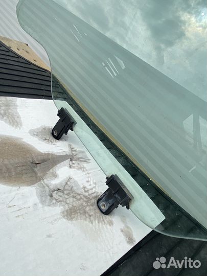 Стекло передней левой двери Hyundai Grand starex