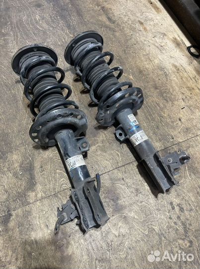 Передние амортизаторы Opel Vectra C в сборе