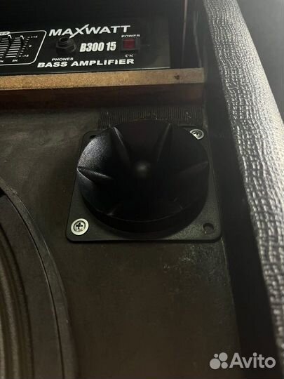 Басовый комбоусилитель Hiwatt Maxwatt B300