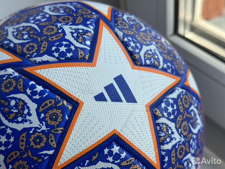 Футбольный мяч