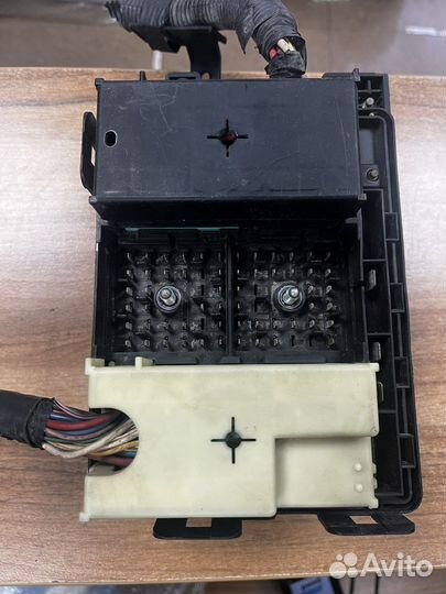 Блок предохранителей моторного отсека Kia Cerato