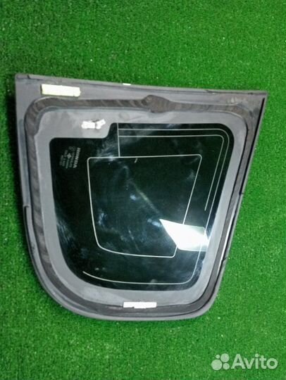 Стекло собачника правое Honda Fit GD2 L13A 2003