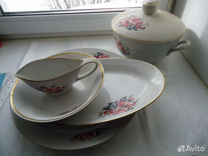 Сервировочные блюдо,супница,салатник, соусник