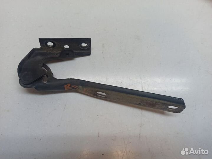 Петля капота левая Volkswagen Passat B5 Audi A4