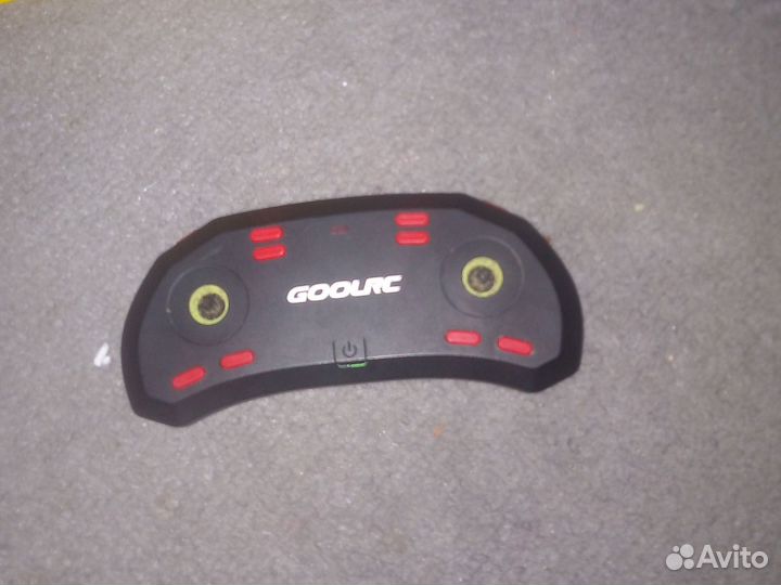 Игрушечная лодка на пульте управления