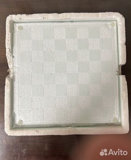 Набор стеклянных шахмат, нард и крестики - нолики