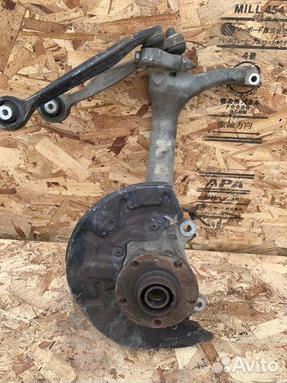 Поворотный кулак передний левый Audi A4 B7 2.0 BWE