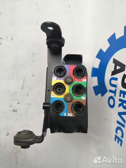 Porsche Panamera 09- Блок клапанов пневмоподвески