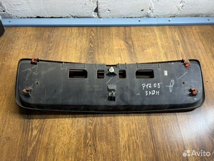 Рамка под номерной знак задняя Nissan Primera P 12